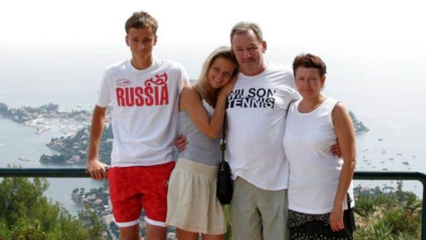 Медведеву — 28 лет! Кто окружает, любит и поддерживает Даниила в этот день рождения